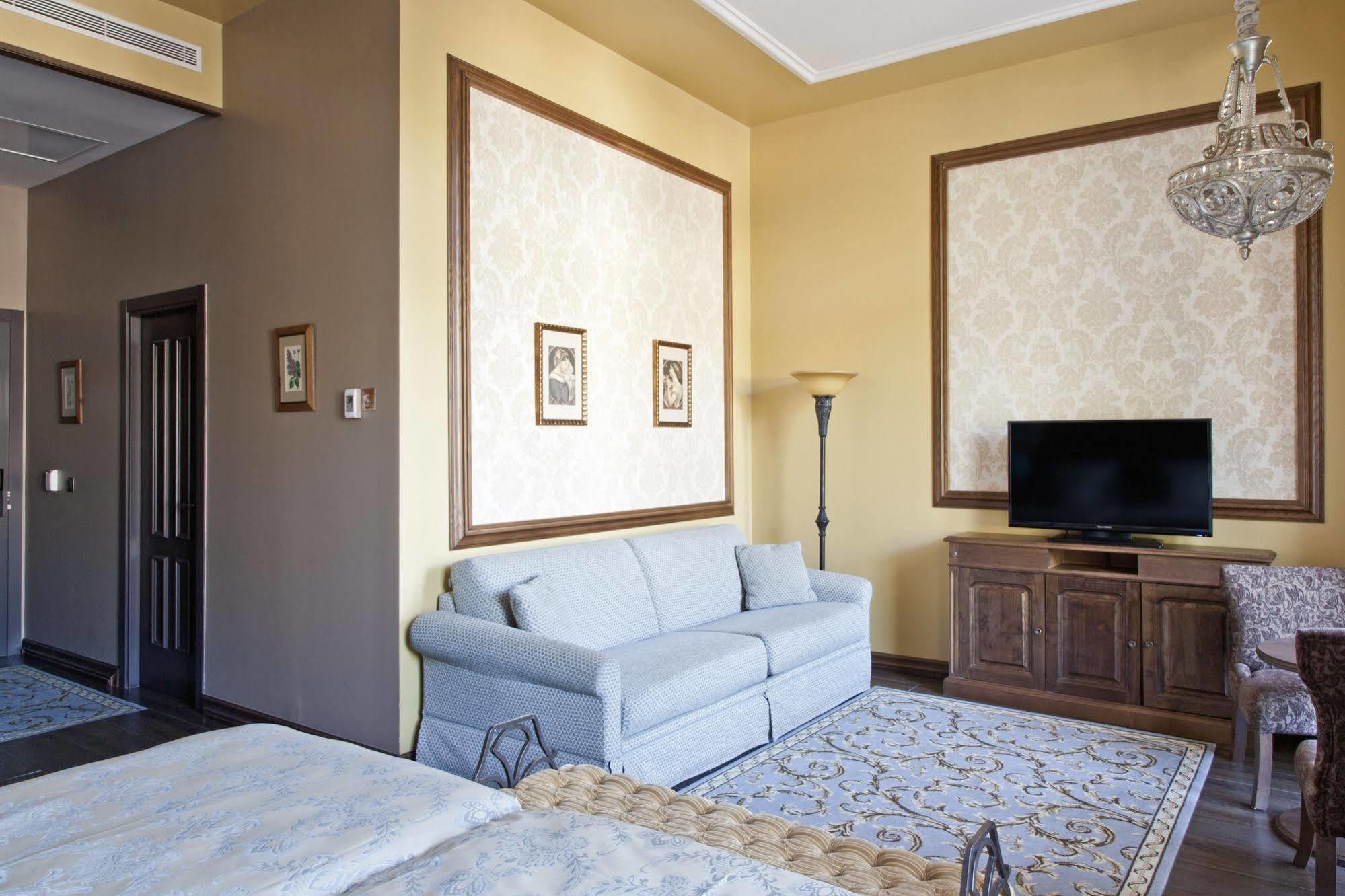Portaventura Hotel Lucy'S Mansion - Includes Unlimited Access & Express Wristband To Portaventura Park & Ferrari Land Салоу Экстерьер фото
